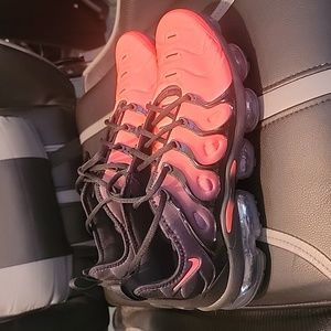 Men's Nike Vapormax Shoes,  size 12, color Black, crimson mix